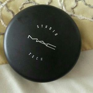 Studio Tech by MAC